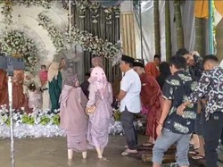 Pasangan Pengantin di Tebo Jambi Tetap Gelar Pesta Pernikahan di Tengah Banjir