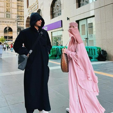 Begini Sifat Asli Tiko Aryawardhana Suami BCL yang Diungkap Pendamping Umrah