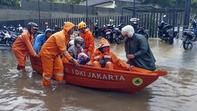 Cilandak Jaksel Masih Terendam Banjir, BPBD DKI Kirim Perahu