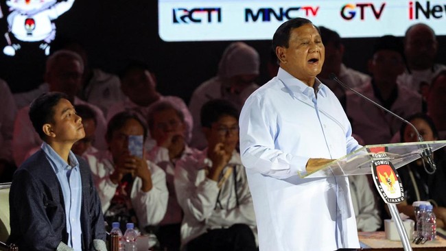 Capres Prabowo Subianto menyebut "omon, omon, omon" ketika menanggapi pernyataan capres Anies dalam debat Pilpres 2024 semalam.