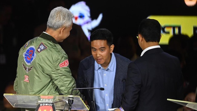 Ganjar Pranowo mengaku tidak setuju dengan pencalonan Gbran Rakabuming Raka di Solo, demi nama baik dan kehormatan Jokowi.