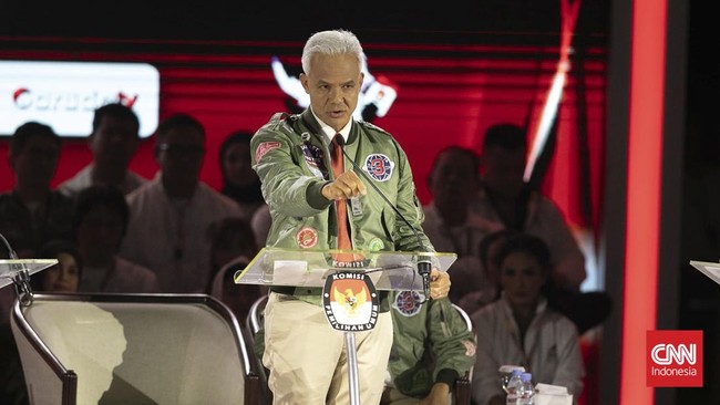 Ganjar Pranowo mengatakan sifat hati-hati harus diterapkan ketika negara hendak mengambil utang luar negeri.