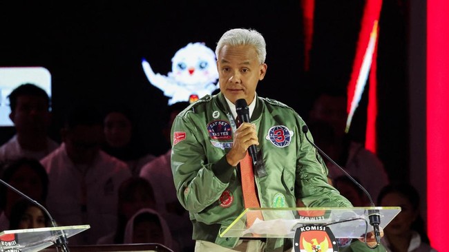 Saat bertemu himpunan guru PAUD Kabupaten Batang, Ganjar mendapatkan tiga hal keluhan yang salah satunya adalah bayaran Rp600 ribu per tahun.