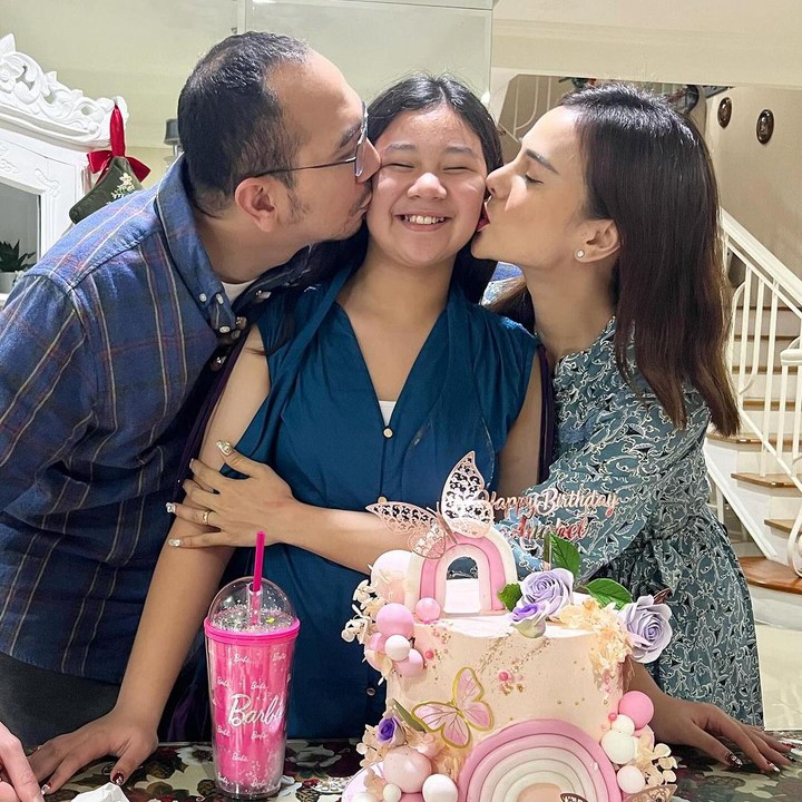 <p>Dialucita Anabel Estheressa Thiorina Situmorang hadir di rumah tangga Astrid Tiar dan suami pada Januari 2013. Kelahirannya membawa kebahagiaan bagi Astrid dan suami yang baru setahun menikah. (Foto: Instagram @astridtiar127)</p>