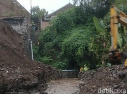 Alat Berat Dikerahkan Evakuasi Longsor di Kranggan Klaten