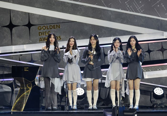 NewJeans di Golden Disc Awards ke-38 di Jakarta, Indonesia