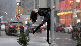 FOTO: Fenomena Alam Aneh 'Kekeringan' Salju di New York