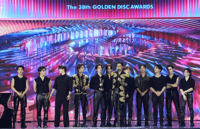 SEVENTEEN di Golden Disc Awards ke-38 di Jakarta, Indonesia