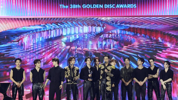 SEVENTEEN di Golden Disc Awards ke-38 di Jakarta, Indonesia