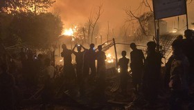FOTO: Ribuan Rohingya Homeless Lagi Usai Kebakaran Kamp di Bangladesh