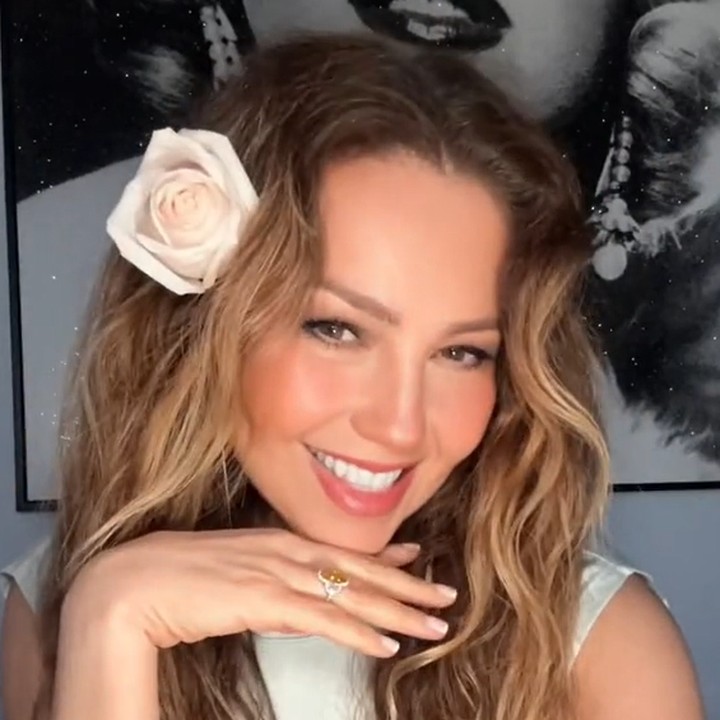 <p>Unggahan Thalia langsung dibanjiri dengan komentar netizen. "Ya ampun dia menolak tua. Resepnya apa mba Rosalinda," komentar akun @Vi***. "Mba Rosalinda dulu aku nonton kamu waktu masih SD dan sekarang aku semakin tua, kenapa kamu semakin muda?" kata akun @Ka***. "Mba rosalinda ga menua ya.  Cantik banget," sambung @ibu******* (Foto: TikTok @thalia)</p>