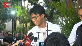 VIDEO: Alam Komentari Ganjar-Mahfud Pakai Jaket Ala Top Gun