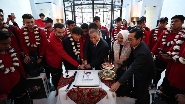 Timnas Indonesia yang akan tampil di Piala Asia 2023 (2024) sudah tiba di Qatar pada Minggu (7/1) pagi waktu setempat.