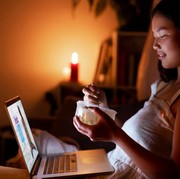 10 Kebiasaan Malam Hari yang Bisa Membuat Berat Badan Naik Drastis, Hindari Sebelum Terlambat!