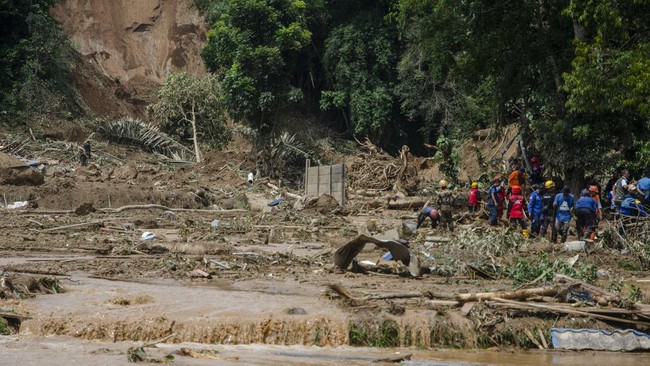 Kepala BNPB Letjen Suharyanto menyebut bencana didominasi karhutla, disusul banjir, cuaca ekstre, longsor, gempa bumi, hingga erupsi gunung berapi.
