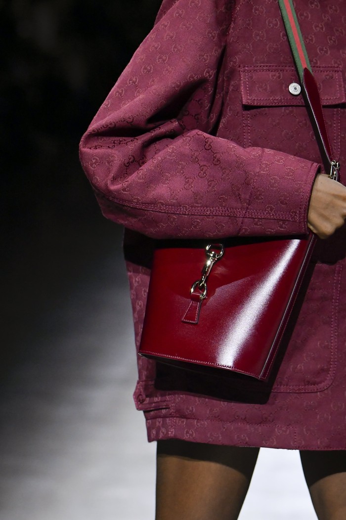 Bucket bag Gucci 5 Model Tas Akan Tren di Tahun 2024, Stylish dan Fungsional!