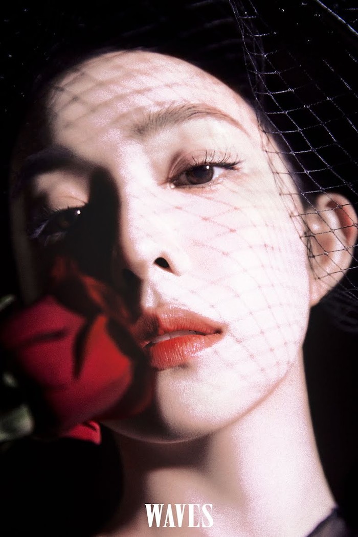 Daya tarik Irene tidak pernah padam. Buktinya, penampilan Irene dalam WAVES Magazine berhasil menjadi topik hangat/Foto: koreaboo.com