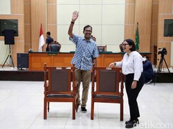 Vonis Bebas Haris Azhar di Kasus Lord Luhut