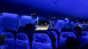 FOTO: Penumpang Syok Jendela Pesawat Alaska Airlines Lepas di Udara