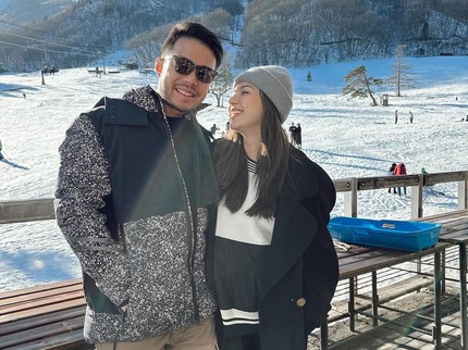 5 Potret Jessica Mila Pamer Baby Bump saat Liburan Bersama Suami di Jepang