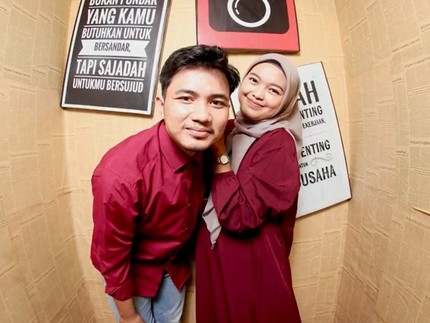 Kisah Cinta Invisible String, Sosok Suami Ternyata Pernah Muncul di Foto Lama Sang Istri