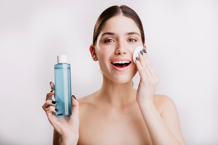 Micellar Water vs Milk Cleanser, Mana yang Paling Ampuh?