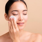 Micellar Water vs Milk Cleanser, Mana yang Paling Ampuh Angkat Kotoran di Wajah?