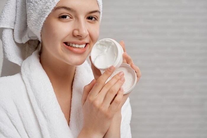 Micellar Water vs Milk Cleanser, Mana yang Paling Ampuh?
