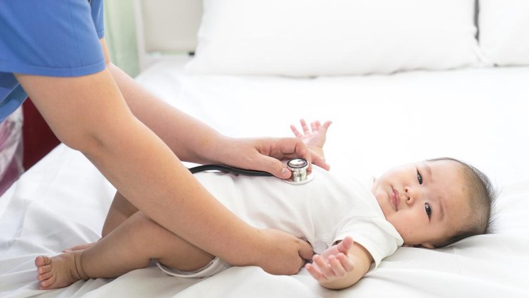Penyebab napas bayi berbunyi dan waktu yang tepat untuk ke dokter