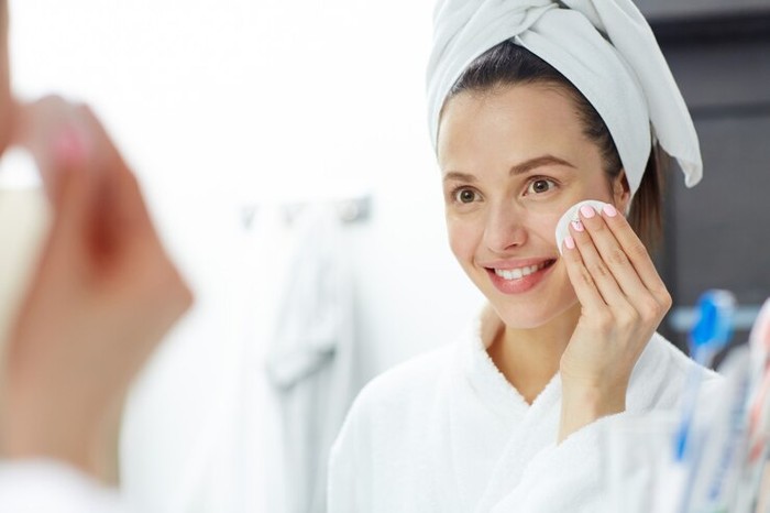 Micellar Water vs Milk Cleanser, Mana yang Paling Ampuh?