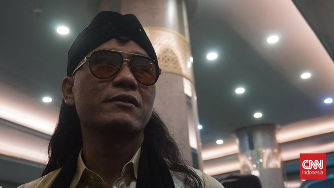 Gus Miftah mengingatkan orang untuk banyak minum susu daripada menjatuhkan orang supaya tinggi. Pernyataan itu buntut unggul Prabowo-Gibran di Pilpres.