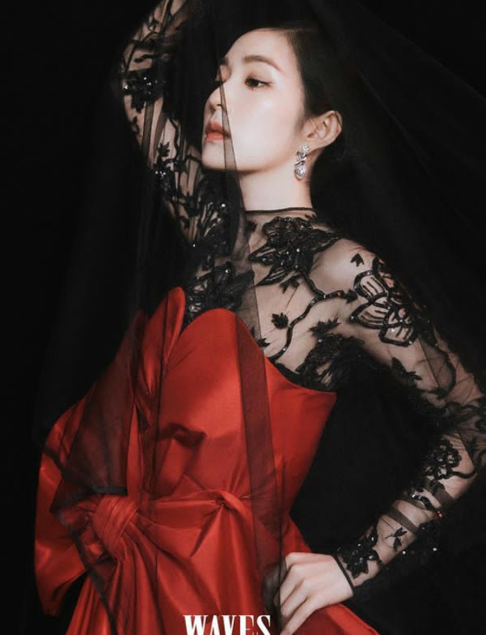 Pesona dan gaya Irene terus menjadi trendsetter. Ragam penampilannya dalam majalah ini, bisa menjadi inspirasi fashion banyak kalangan/Foto: instagram.com/redvelvet.smtown