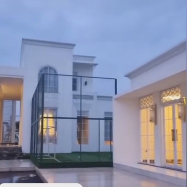 7 Potret Rumah Ustaz Solmed Pintu Sensor & Rumah UAS Kamar Beralaskan Tikar