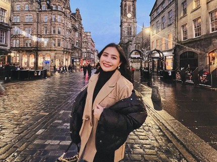 7 Potret Prilly Latuconsina Liburan di Eropa Sekaligus Belajar Sejarah