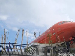 Unik! Replika Pesawat Kepresidenan di Tasik Disulap Jadi Restoran