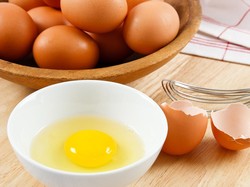 Doyan Makan Telur Mentah? Hati-hati Risiko Terpapar Bakteri
