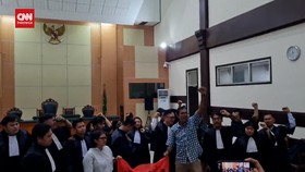 VIDEO: Haris dan Fatia Divonis Bebas Kasus Pencemaran Nama Baik Luhut