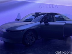 Sony dan Honda Pamer Sedan Afeela Terbaru: Masuk Panggung Pakai Stik PS5