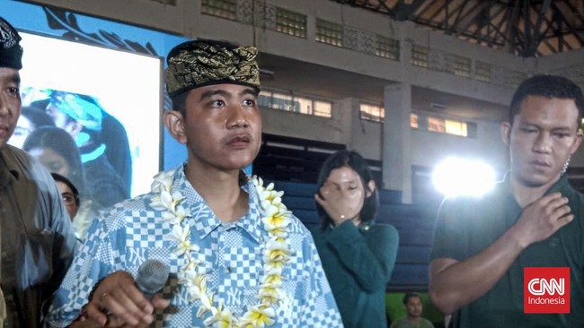 Gibran mengatakan di Solo saat ini warung-warung yang menjual daging anjing sudah mulai berkurang jumlahnya.