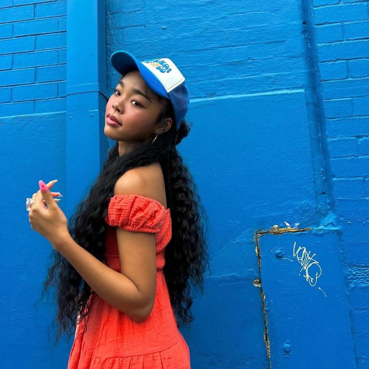 <p>Menjadi model dan selebgram sukses di usia muda, Jenny kerap dipercaya untuk membuat konten kolaborasi bersama artis terkemuka. Ia beberapa kali berkolaborasi dengan grup K-Pop seperti NMIXX hingga Billlie. (Foto: Instagram @__jennypark__)</p>