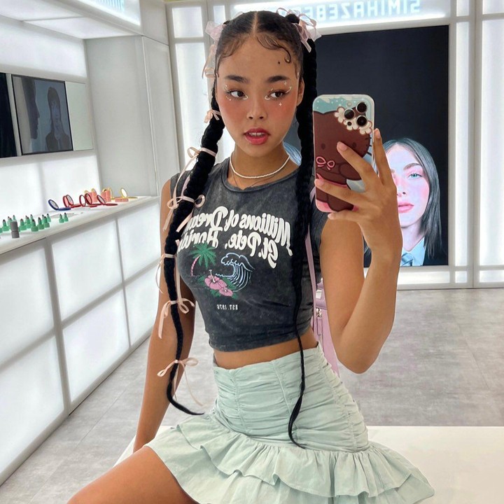 <p>Jenny Park lahir pada 10 Oktober 2006. Saat ini ia baru berusia 17 tahun, Bunda. (Foto: Instagram @__jennypark__)</p>