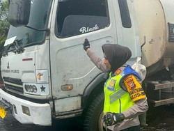 Banjir Jalintim Pelalawan, 2 Truk Mogok Dievakuasi-Ibu Hamil Terjebak