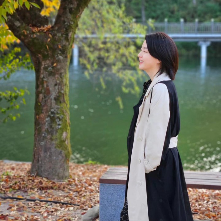 <p>Beberapa dari Bunda mungkin pernah menyaksikan drama Korea <em>Dae Jang Geum</em>, bukan? Drakor ini tayang pada 2003 dan dibintangi oleh aktris Lee Young Ae. (Foto: Instagram @leeyoungae0824)<br /><br /><br /></p>