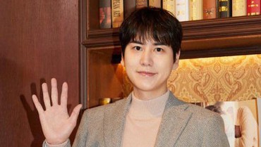 img-title Reaksi Member Super Junior Saat Kyuhyun usai Perdana Comeback Solo di Luar Agensi
