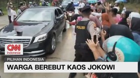 VIDEO: Warga Berebut Kaos Jokowi