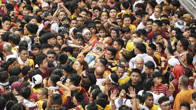 FOTO: Ratusan Ribu Umat Rayakan Pesta Black Nazarene di Filipina