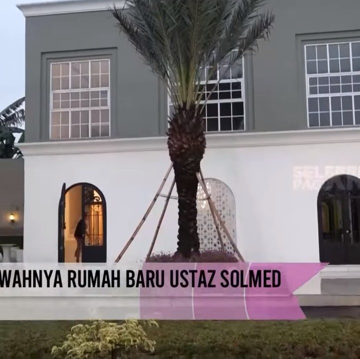 <p>Diketahui, hunian yang mereka miliki sekarang dibangun di atas tanah seluas 5000 meter per segi. Proses pembangunannya memakan waktu hampir 3 tahun. (Foto: YouTube TRANS7 Lifestyle)<br /><br /><br /></p>