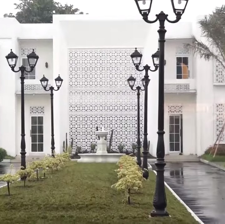 <p>April Jasmine dan Ustaz Solmed baru pindah ke rumah baru nih, Bunda. Keduanya tak lagi tinggal di Jakarta dan kini menetap di Bogor. (Foto: YouTube TRANS7 Lifestyle)<br /><br /><br /></p>