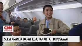 VIDEO: Selvi Ananda Dapat Kejutan Ultah di Pesawat