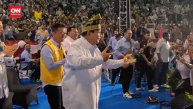 VIDEO: Pantun dan Joget Prabowo Tutup Konsolidasi Relawan Riau